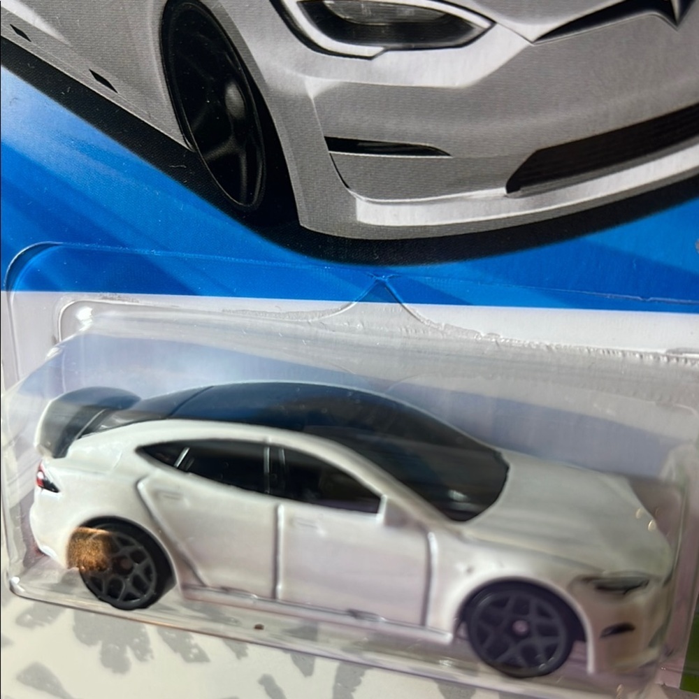 Hot Wheels-  Tesla Model S Plaid - White - Picture 3 of 16